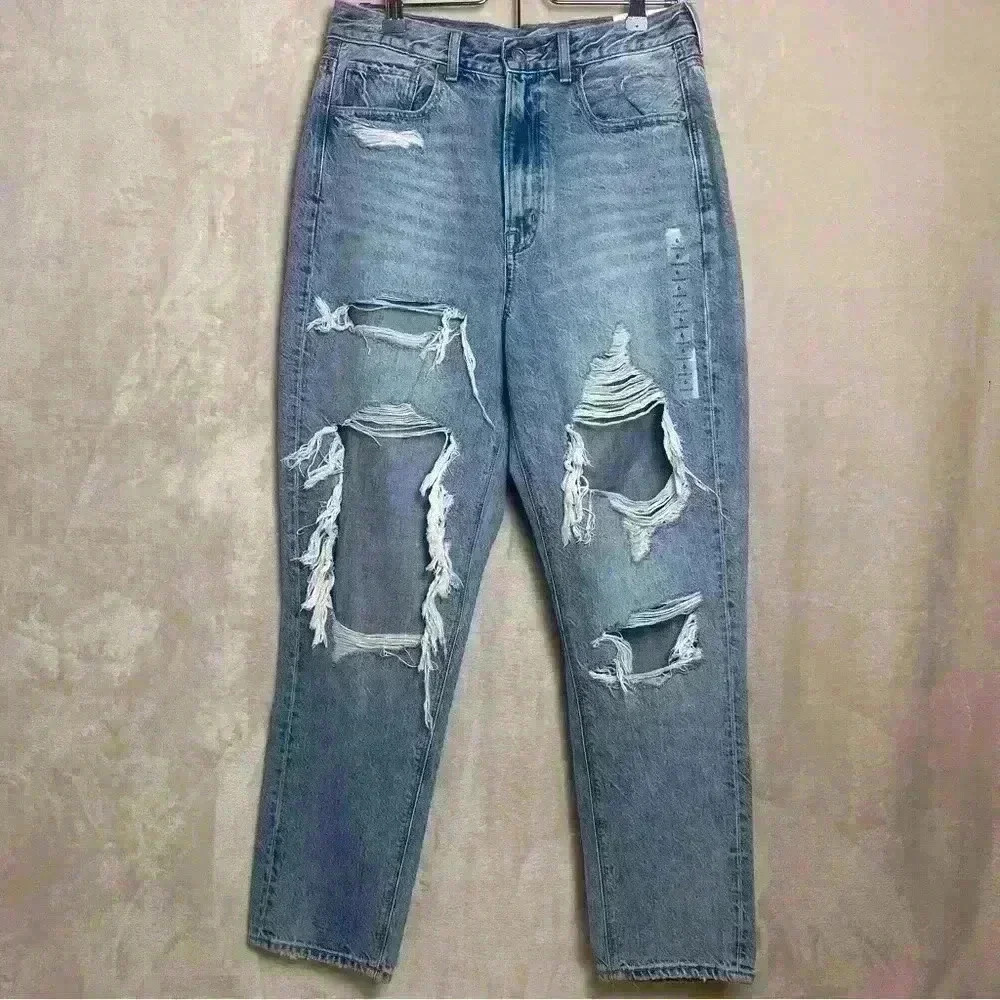 NWT American Eagle Mom Jeans